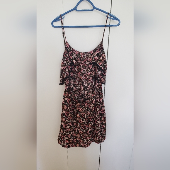 Volcom summer dress - Picture 3 of 3